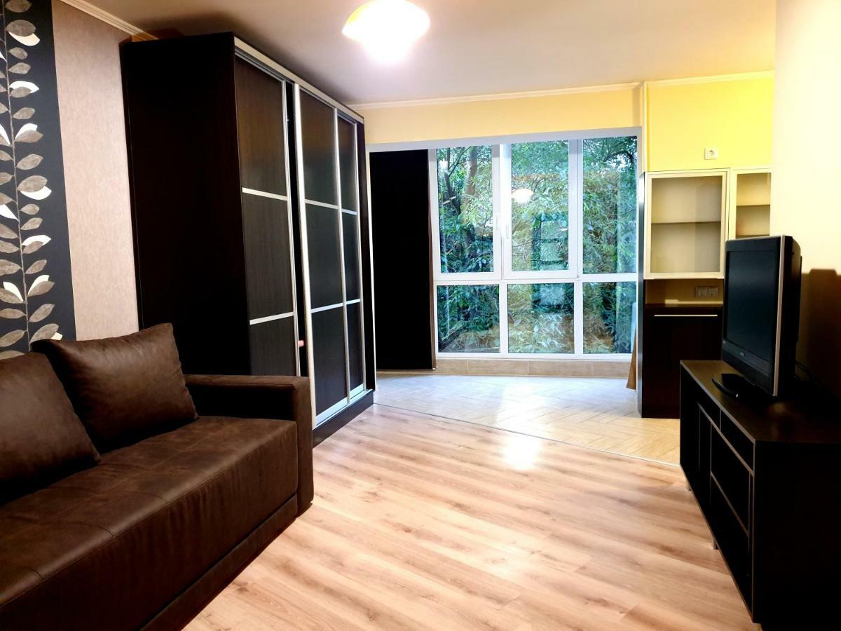 90-Avenue Apartments Černivci Esterno foto